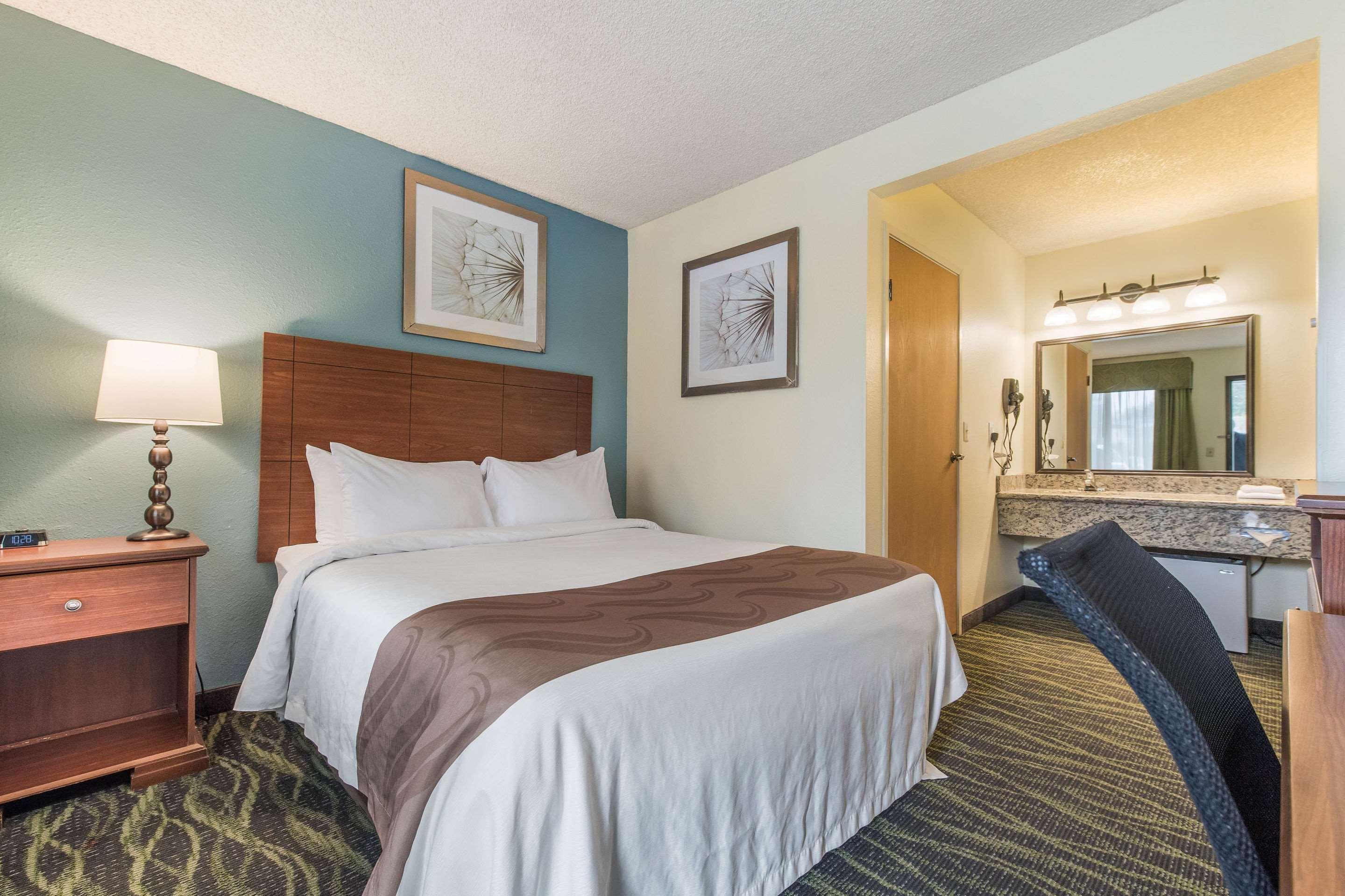 Quality Inn Bellevue Exterior photo